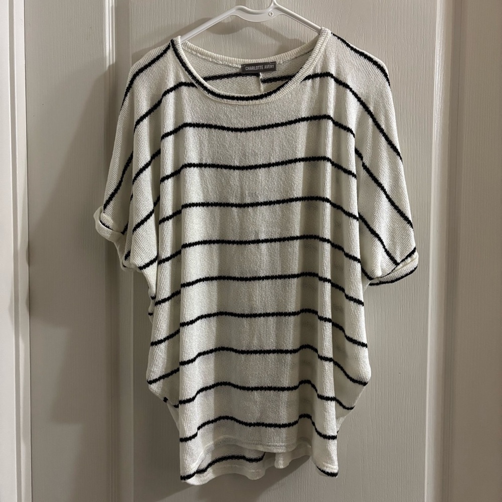 Charlotte Avery Women's Casual Knit Top - Black and White